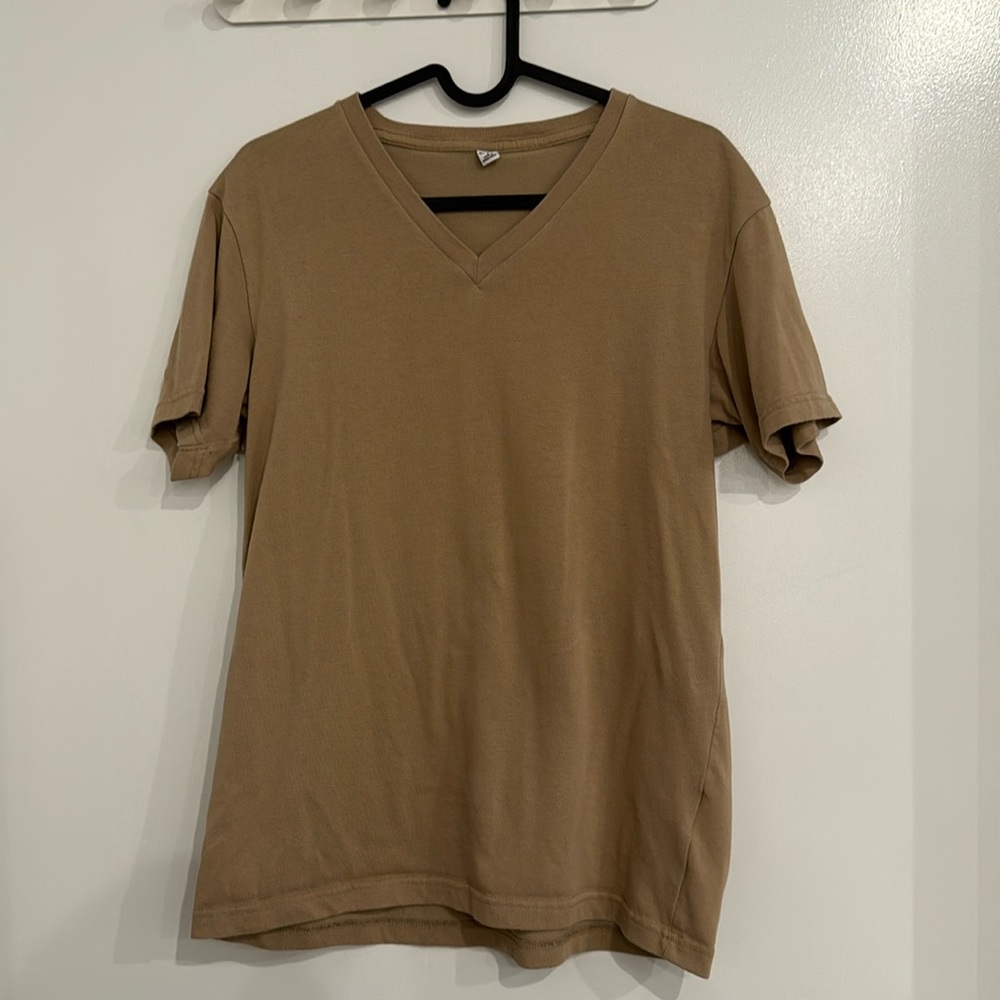 Uniqlo v-neck brown T-shirt